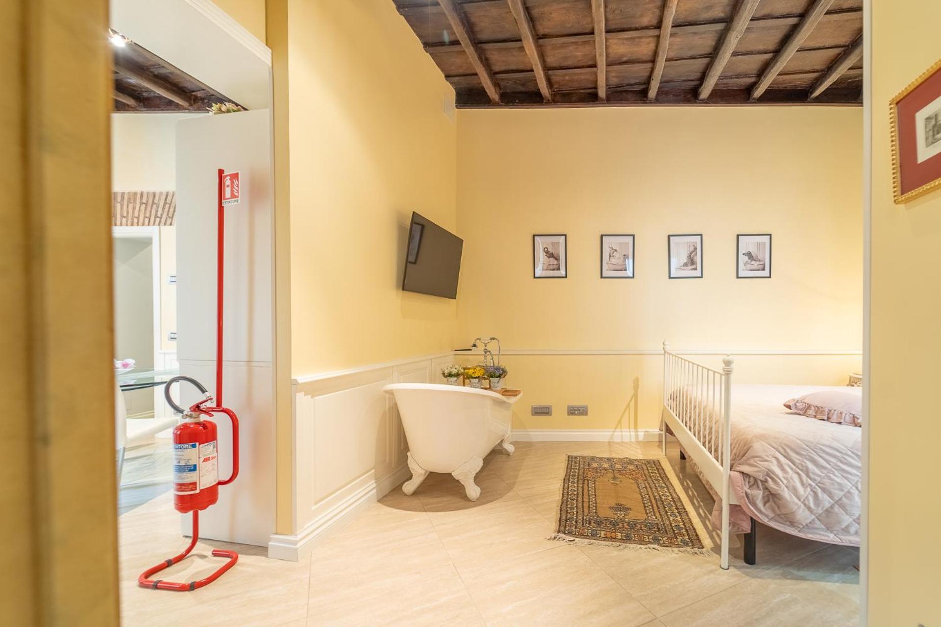Secret Luxury Retreat In The Heart Of The Ghetto By Houseeds * Rom